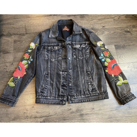 Signature8 Jackets & Blazers - EUC Womens Signature 8 grey/black denim jacket floral embroidered sleeves size S